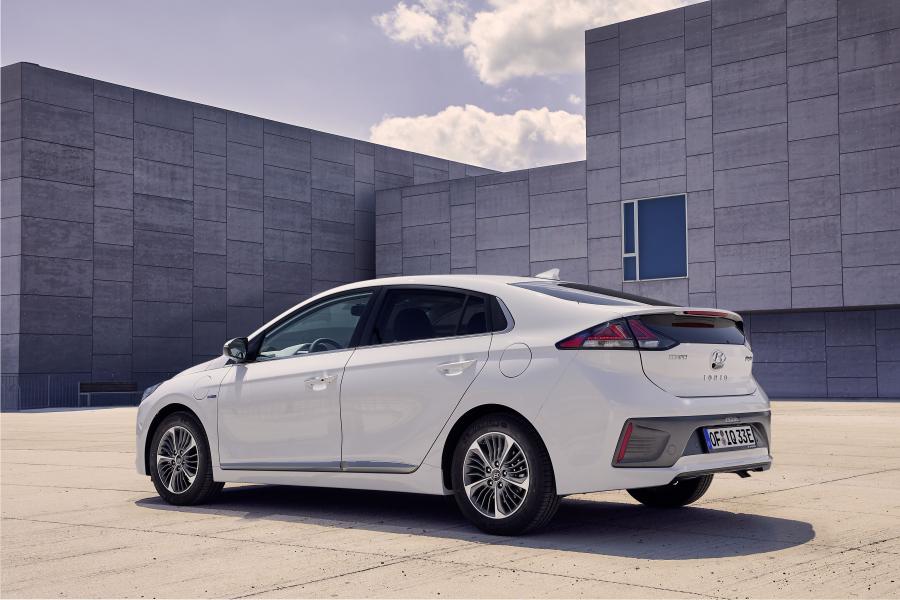  Hyundai IONIQ plug-in (AE) 2019 года  (WW) (фото 5 из 45)